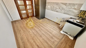 4 camere decomandate, 2 bai , 3 balcoane  Stefan cel Mare Bacau etaj 3 din 4  - imagine 3