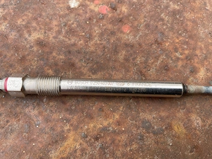 Vând set 4 buc. bujii incandescente provenite de la Golf 7 - imagine 2