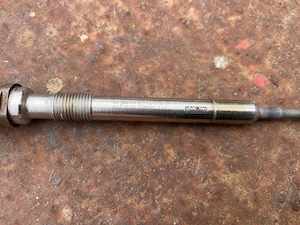 Vând set 4 buc. bujii incandescente provenite de la Golf 7 - imagine 4