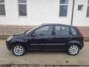 Vând Ford Fiesta 1.6 TDCi - imagine 4