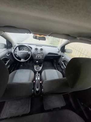 Vând Ford Fiesta 1.6 TDCi - imagine 6