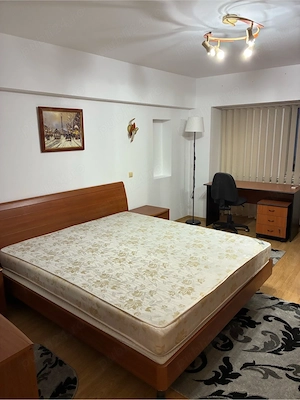 inchiriez ap 3 camere, bulevard Decebal , stradal  - imagine 2
