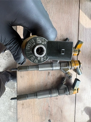 Injectoare Bmw cod motor M47  - imagine 2