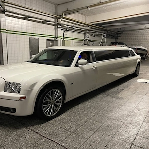 Limuzina de închiriat închiriez limuzina nuntă VIP 8 locuri în  Craiova,Olt,Argeș,Gorj,Vâlcea.