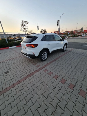 Vând Kuga 1.5 benzina