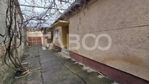 Casa individuala de vanzare cu teren de 320 mp in zona Lupeni Sibiu - imagine 2