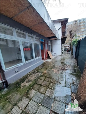 Spatiu comercial cu teren si 2 locuri de parcare in zona Sebastian-Dunavat