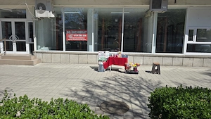 Inchiriez spatiu comercial in Deva, Miorita, parter, vitrina de 13 metri liniari, 2 cai de acces