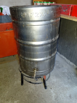 vind un butoi din inox cu 60 L rachiu 