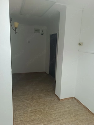 Oportunitate investitie !Spatiu-apartament ultracentral ,stradal , 4 camere,  multiple activitati - imagine 2