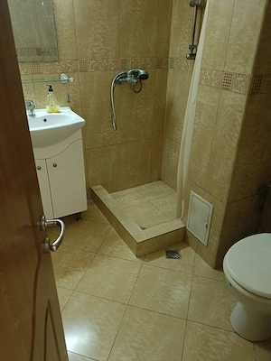 Oportunitate investitie !Spatiu-apartament ultracentral ,stradal , 4 camere,  multiple activitati - imagine 3