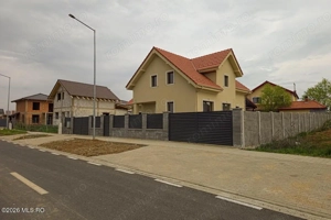 Giarmata - Casa P+1, 4 Dormitoare, 4 Bai, Garaj, Beci, Teren 556 Mp