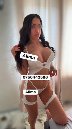 Bruneta 100%REALA! Noua in oras!