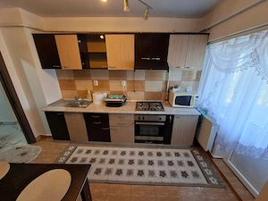  De închiriat 2 camere zona 1 Mai cu centrala termica  - imagine 6