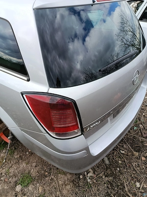 Dezmembrez Opel Astra H Station Wagon Z19DT 120 CP - imagine 2