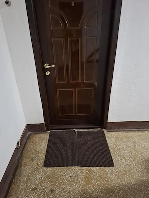 Proprietar vând apartament cu 2 camere semidecomandat, situat pe Calea Griviței nr. 230, etaj 5 7