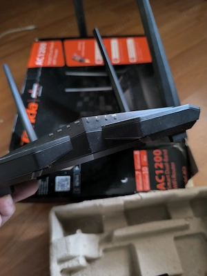 Router wireless de mare viteză   1 Gb