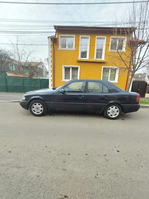 Vînd Mercedes C 180 - imagine 2