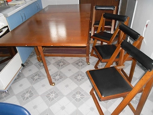 Masa extensibila de sufragerie 6 8 persoane cu 4 scaune incorporate