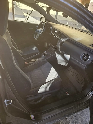 Toyota Auris an 2018 1.8 benzina+hibrid - imagine 8