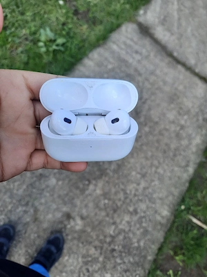 vand airpods 2 pro originale  350 lei 