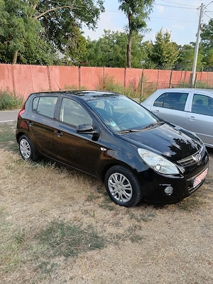 vând Hyundai i20-1,4 Benzină -Manuală-101hp-250.000km - imagine 2