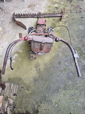 Tractoras tuns iarba - imagine 3