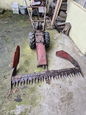 Tractoras tuns iarba - imagine 5