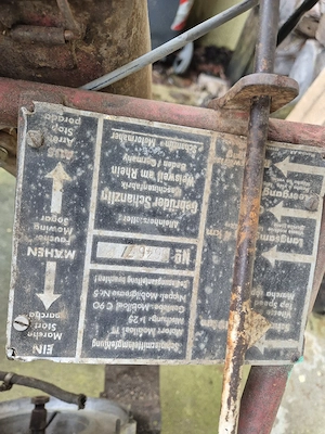 Tractoras tuns iarba