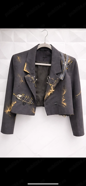 Blazer scurt femei ! Am mărimile : xs s m