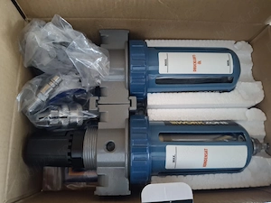 Vând regulator presiune cu separator apa si lubrifiere