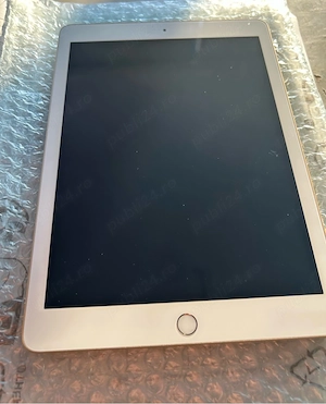 Apple Ipad 9.7" 5th gen 32 gb
