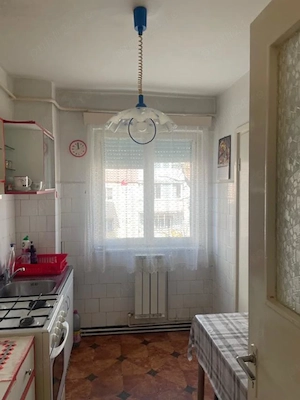 Vand apartament , 3 camere . semidecomandat , etaj 2 , Micro 3 - imagine 5