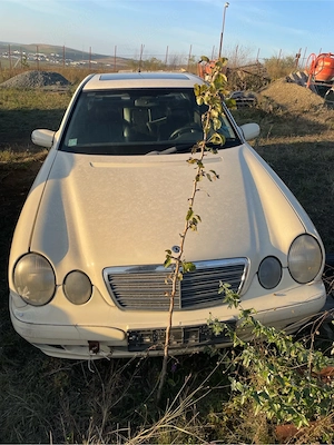 Mercedes E200 - imagine 3