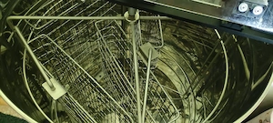 Vând familii albine și centrifugă