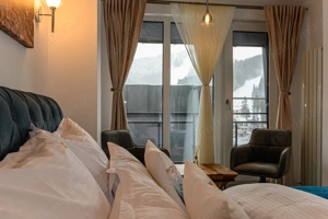 Apartament unic in PREDEAL – LUX, vedere la partie cu terasa si parcare - imagine 8