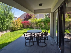 Vila moderna si eleganta in Otopeni, curte amenajata si terase generoase