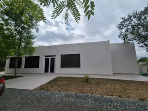 Casă de vacanță / spatiu comercial de vânzare – Frumușani - imagine 13