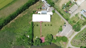 Cort evenimente cu deschidere la lac. Nunti si evenimente programate si in 2026!