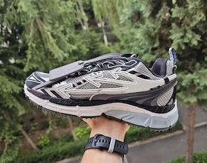 Off White Be right back grey black 