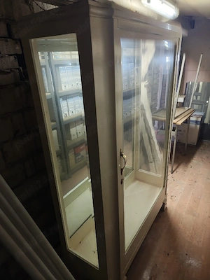 Vitrina cristal si lemn masiv 