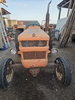 Vând tractor Fiat 550