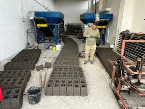 Executam Zugraveli, tencuieli si  vopsea