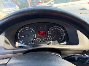 VW Touran   1.9 TDI 105cp   An Model 2 Locuri    - imagine 2