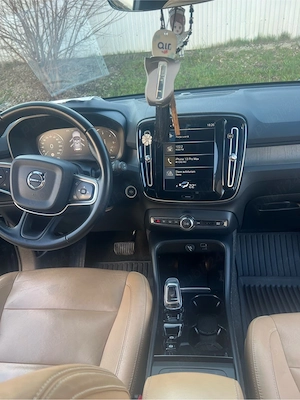 vand Volvo XC40  - imagine 2