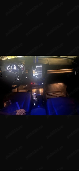 vand Volvo XC40  - imagine 3