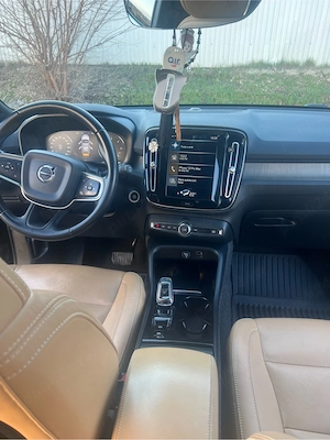 vand Volvo XC40  - imagine 10