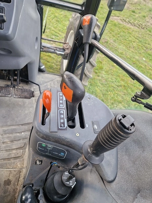 Tractor New Holland TS115 - imagine 8