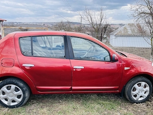 Vând Sandero 1,4 benzină .68000 km reali Proprietar  - imagine 4