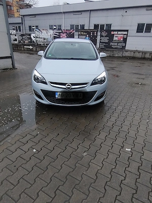 Vând Opel Astra j 2013,1.6 benzina și gpl  - imagine 2